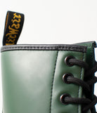 Bei PICK UP in Düsseldorf findest Du Dr. Martens, 1460 Green Smooth  und viel mehr von Dr. Martens
