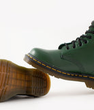 Bei PICK UP in Düsseldorf findest Du Dr. Martens, 1460 Green Smooth  und viel mehr von Dr. Martens