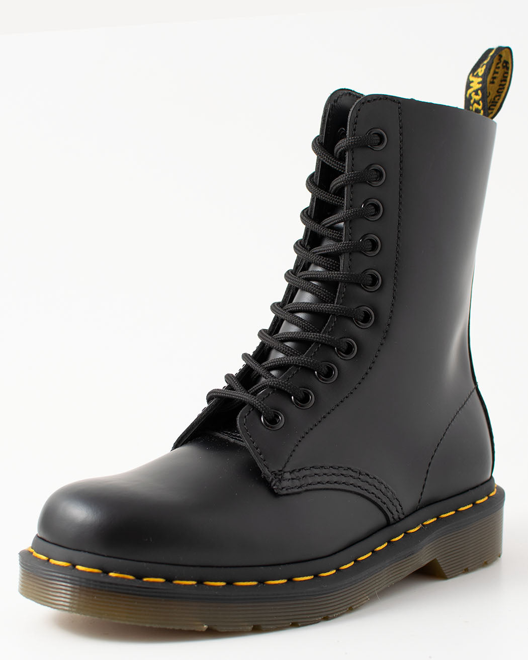 Bei PICK UP in Düsseldorf findest Du Dr. Martens, 1490 Black Smooth  und viel mehr von Dr. Martens