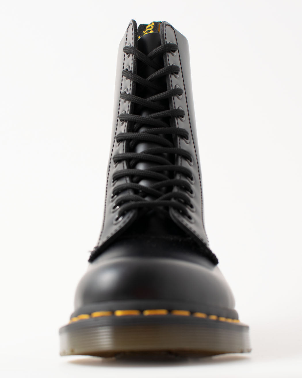 Bei PICK UP in Düsseldorf findest Du Dr. Martens, 1490 Black Smooth  und viel mehr von Dr. Martens