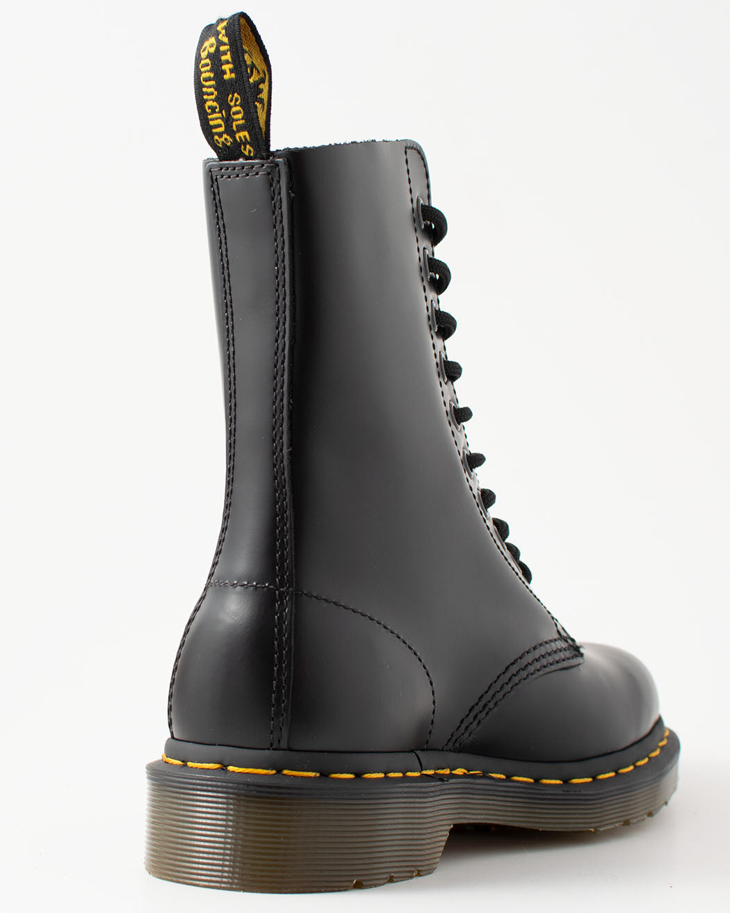 Bei PICK UP in Düsseldorf findest Du Dr. Martens, 1490 Black Smooth  und viel mehr von Dr. Martens