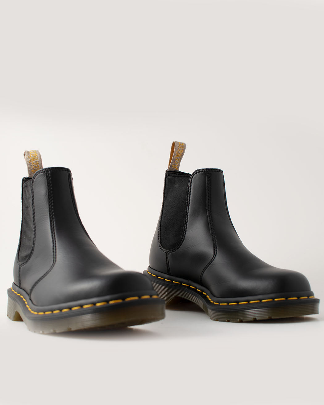 Bei PICK UP in Düsseldorf findest Du Dr. Martens, 2976 Vegan Black  und viel mehr von Dr. Martens
