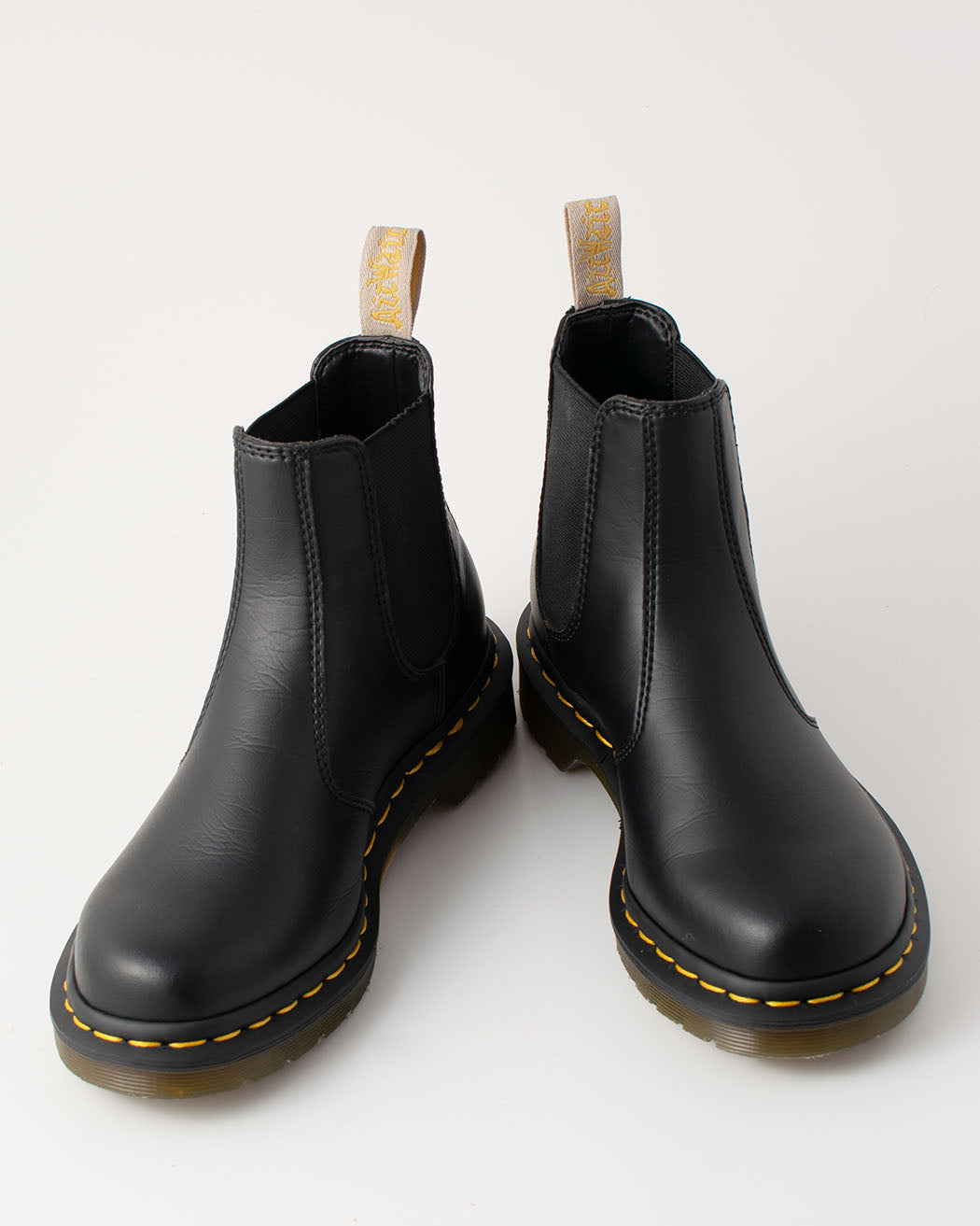 Bei PICK UP in Düsseldorf findest Du Dr. Martens, 2976 Vegan Black  und viel mehr von Dr. Martens