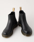 Bei PICK UP in Düsseldorf findest Du Dr. Martens, 2976 Vegan Black  und viel mehr von Dr. Martens