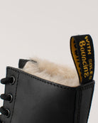 Bei PICK UP in Düsseldorf findest Du Dr. Martens, 1460 Serena Burnished Wyoming, Black  und viel mehr von Dr. Martens