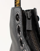 Bei PICK UP in Düsseldorf findest Du Dr. Martens, Sinclair Black Aunt Sally  und viel mehr von Dr. Martens