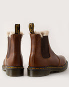 Bei PICK UP in Düsseldorf findest Du Dr. Martens, 2976 Leonore Orleans Butterscotch  und viel mehr von Dr. Martens