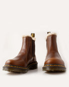 Bei PICK UP in Düsseldorf findest Du Dr. Martens, 2976 Leonore Orleans Butterscotch  und viel mehr von Dr. Martens
