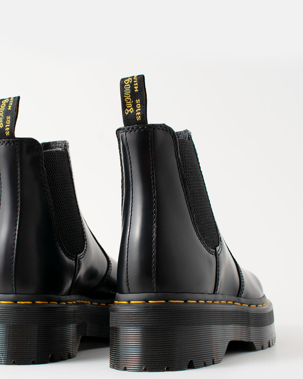 Bei PICK UP in Düsseldorf findest Du Dr. Martens, 2976 Quad Black Polished Smooth  und viel mehr von Dr. Martens