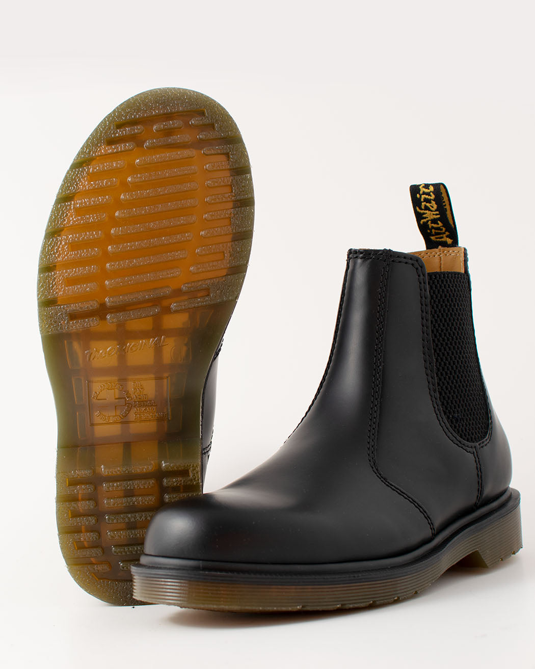 Bei PICK UP in Düsseldorf findest Du Dr. Martens, 2976 Black Smooth  und viel mehr von Dr. Martens