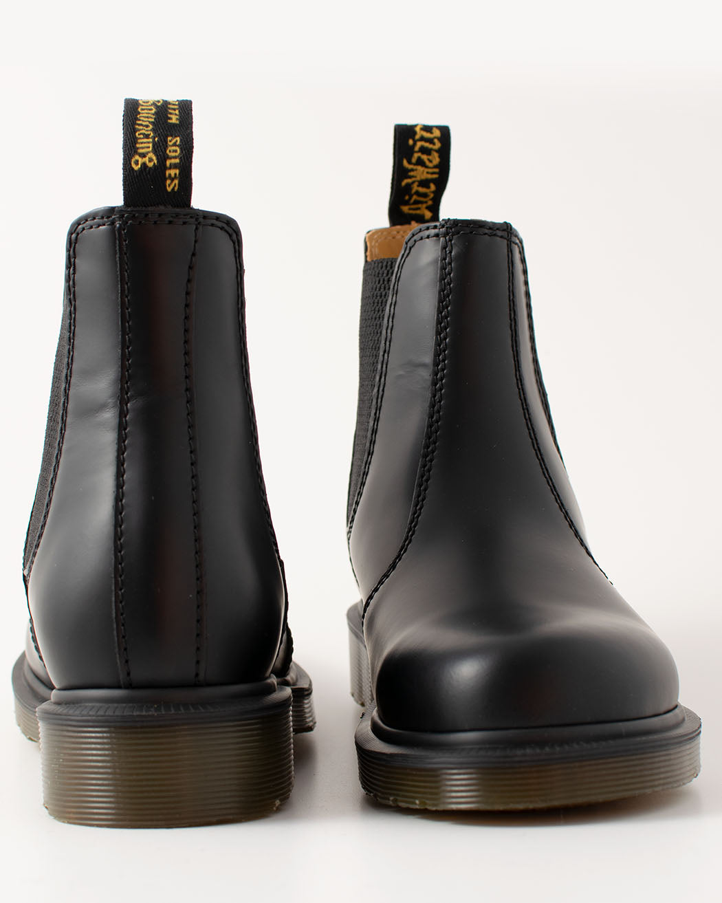 Bei PICK UP in Düsseldorf findest Du Dr. Martens, 2976 Black Smooth  und viel mehr von Dr. Martens