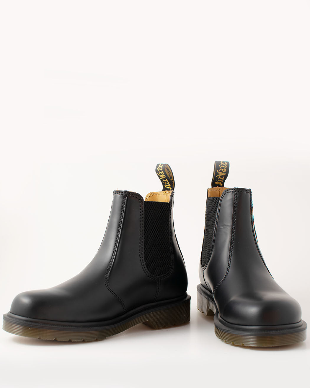 Bei PICK UP in Düsseldorf findest Du Dr. Martens, 2976 Black Smooth  und viel mehr von Dr. Martens