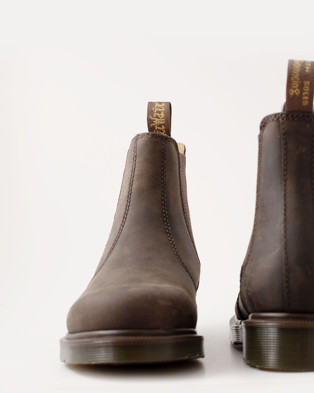 Bei PICK UP in Düsseldorf findest Du Dr. Martens, 2976 Gaucho Crazy Horse  und viel mehr von Dr. Martens