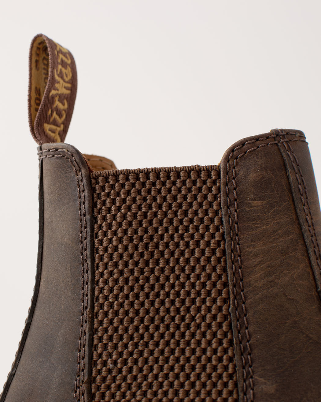 Bei PICK UP in Düsseldorf findest Du Dr. Martens, 2976 Gaucho Crazy Horse  und viel mehr von Dr. Martens