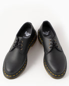 Bei PICK UP in Düsseldorf findest Du Dr.Martens, Vegan 1461 Black Felix Rub Off  und viel mehr von Dr. Martens