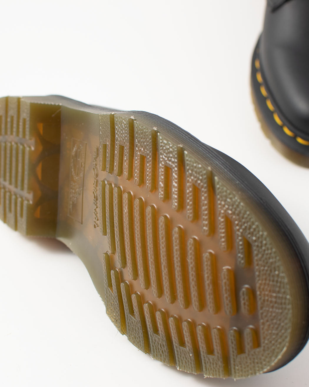 Bei PICK UP in Düsseldorf findest Du Dr.Martens, Vegan 1461 Black Felix Rub Off  und viel mehr von Dr. Martens
