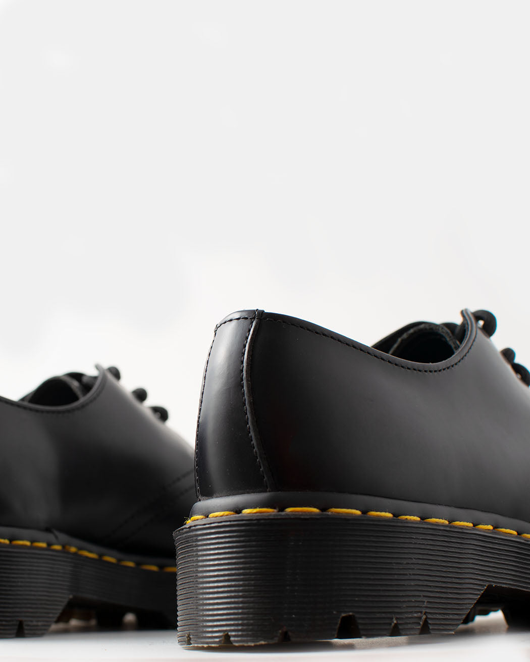 Bei PICK UP in Düsseldorf findest Du Dr. Martens, 1461 BEX, Black Smooth  und viel mehr von Dr. Martens