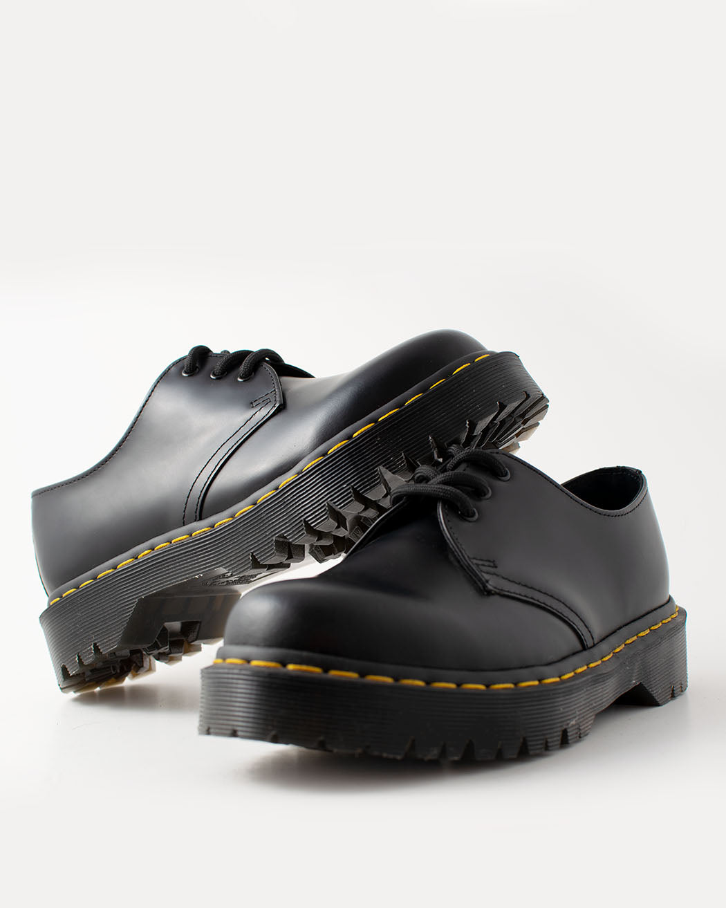 Bei PICK UP in Düsseldorf findest Du Dr. Martens, 1461 BEX, Black Smooth  und viel mehr von Dr. Martens