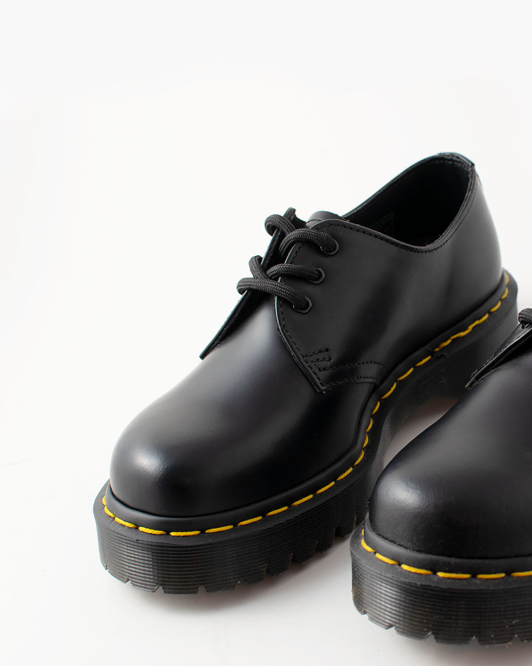 Bei PICK UP in Düsseldorf findest Du Dr. Martens, 1461 BEX, Black Smooth  und viel mehr von Dr. Martens