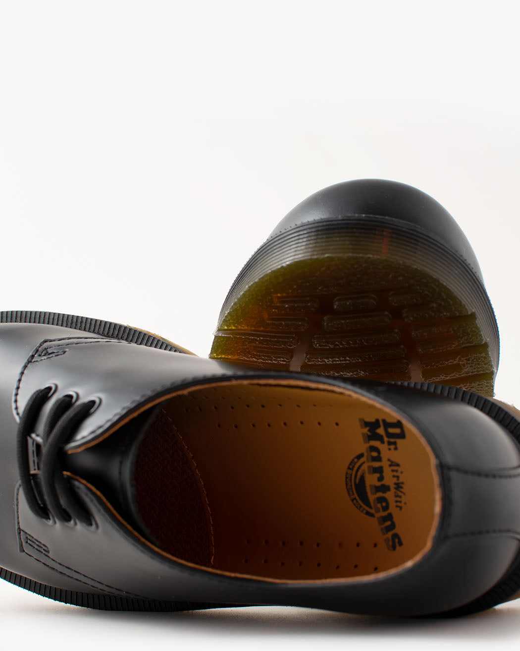 Bei PICK UP in Düsseldorf findest Du Dr. Martens, 1461 Black Smooth, PW  und viel mehr von Dr. Martens