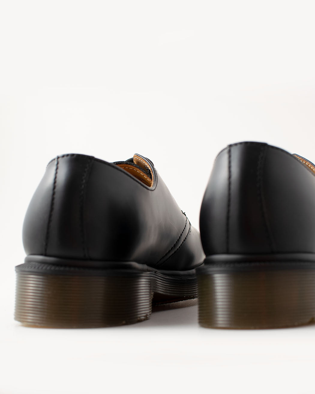 Bei PICK UP in Düsseldorf findest Du Dr. Martens, 1461 Black Smooth, PW  und viel mehr von Dr. Martens
