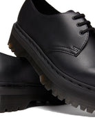Bei PICK UP in Düsseldorf findest Du Dr. Martens, Vegan 1461 Quad Mono Black Felix Rub Off  und viel mehr von Dr. Martens