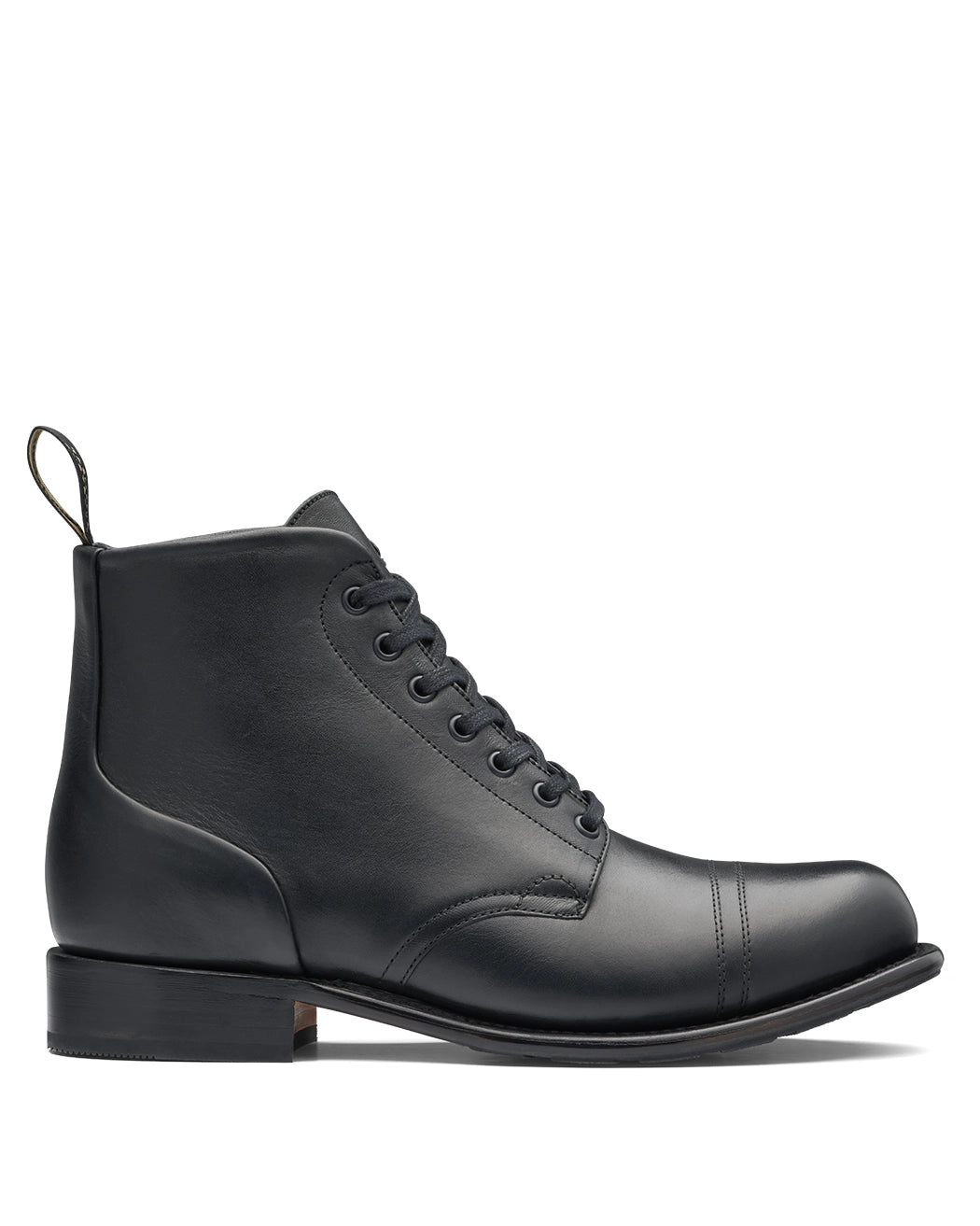 Bei PICK UP in Düsseldorf findest Du Blundstone, #151 Heritage Goodyear Welt Black  und viel mehr von Blundstone