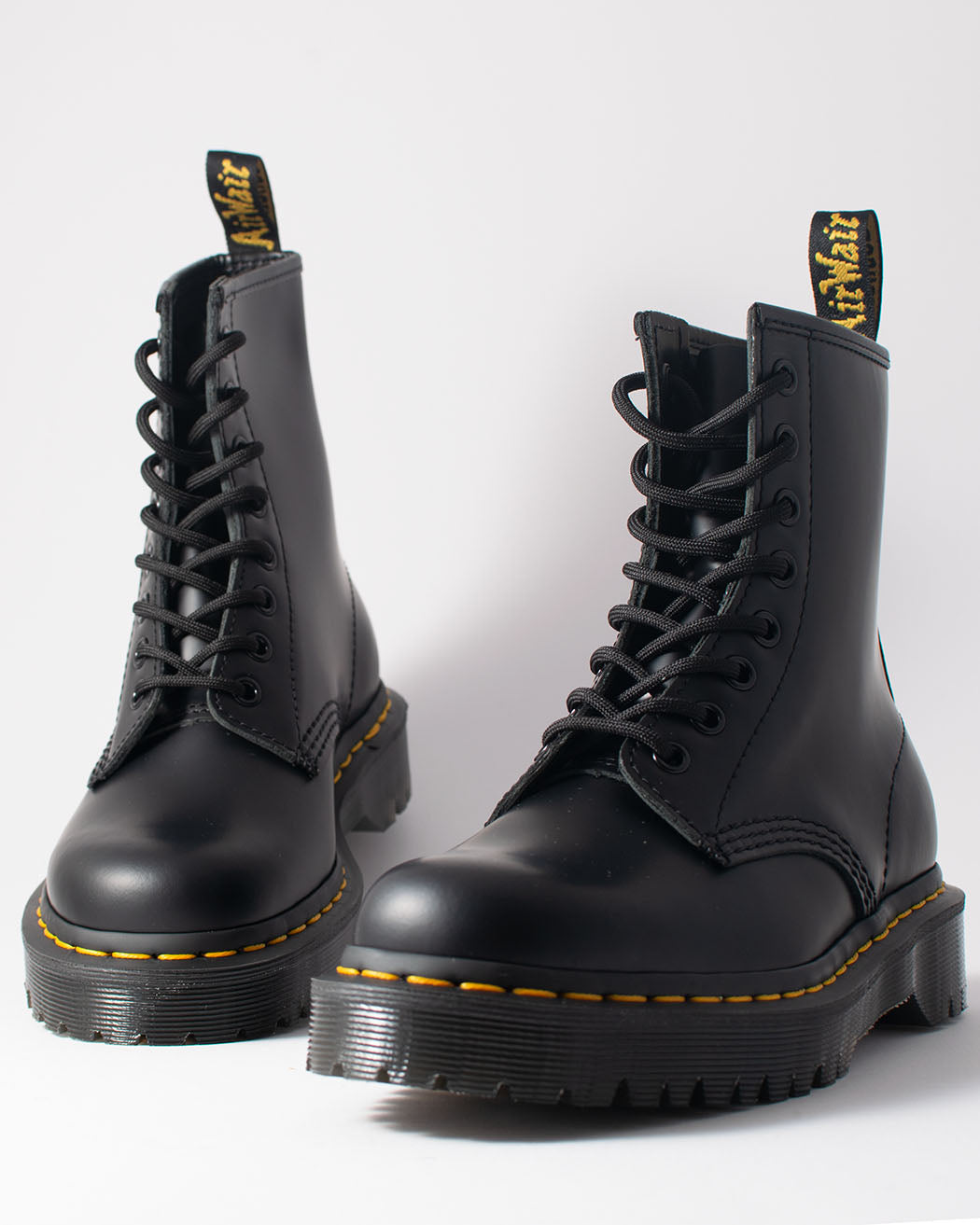 Bei PICK UP in Düsseldorf findest Du Dr. Martens, 1460 Bex Black Smooth und viel mehr von Dr. Martens