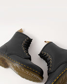 Bei PICK UP in Düsseldorf findest Du Dr. Martens, 1460 Vegan Black  und viel mehr von Dr. Martens