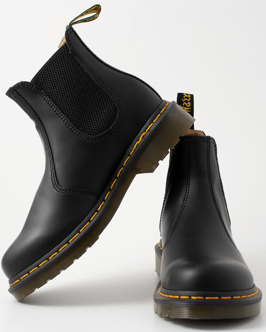 Bei PICK UP in Düsseldorf findest Du Dr. Martens, 2976 YS Black Smooth  und viel mehr von Dr. Martens