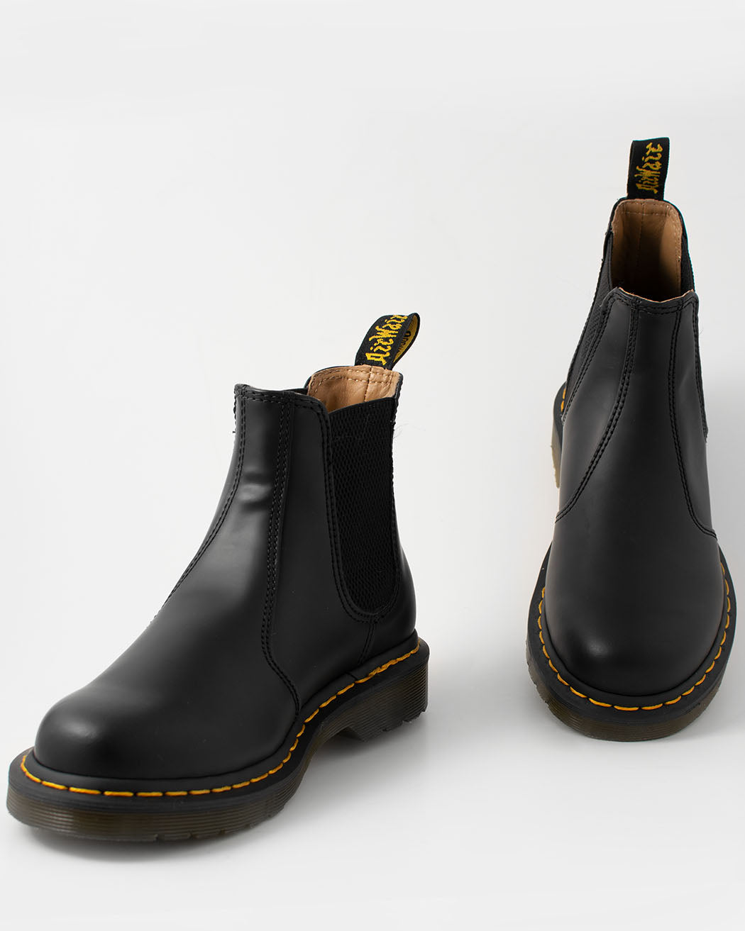 Bei PICK UP in Düsseldorf findest Du Dr. Martens, 2976 YS Black Smooth  und viel mehr von Dr. Martens