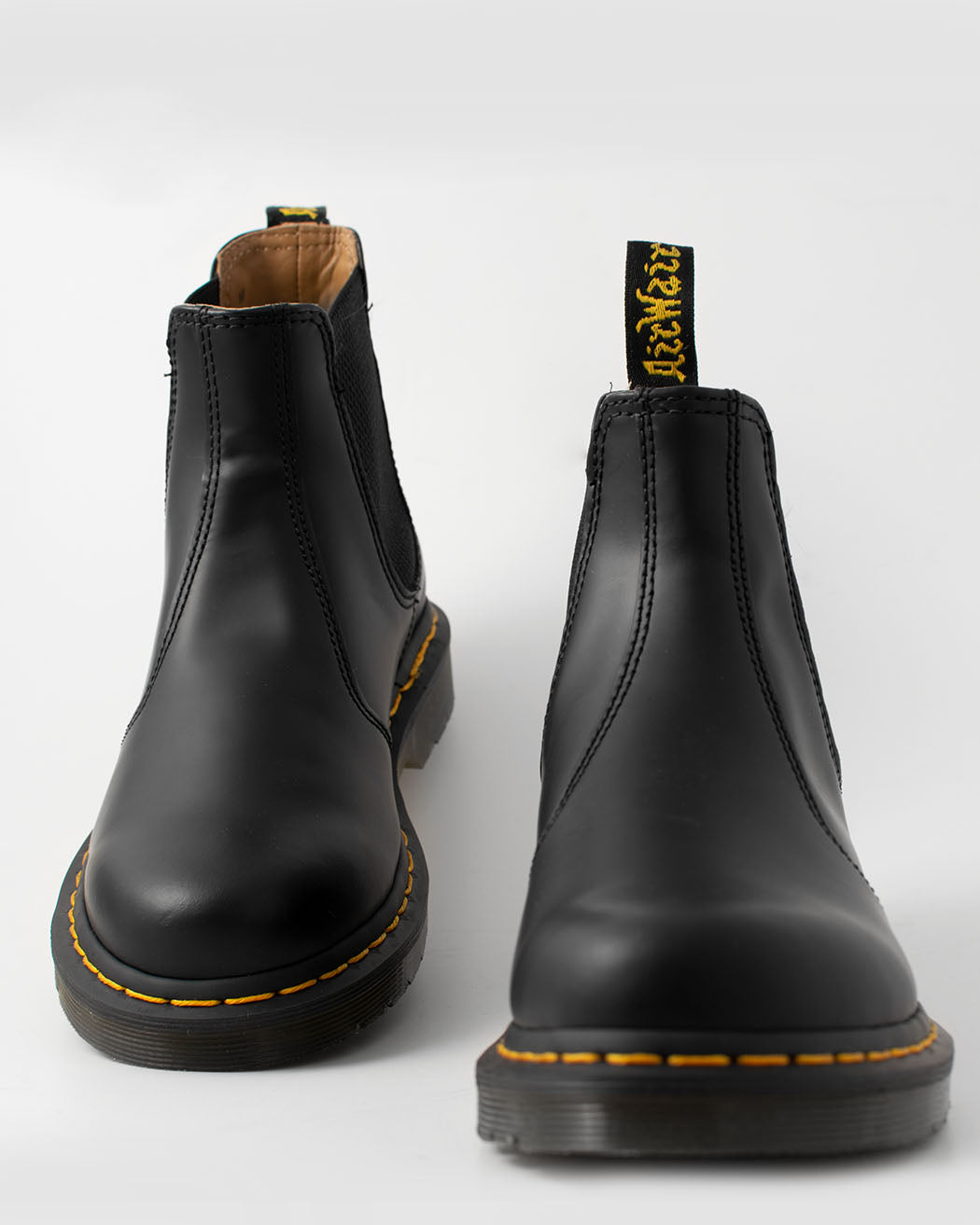 Bei PICK UP in Düsseldorf findest Du Dr. Martens, 2976 YS Black Smooth  und viel mehr von Dr. Martens
