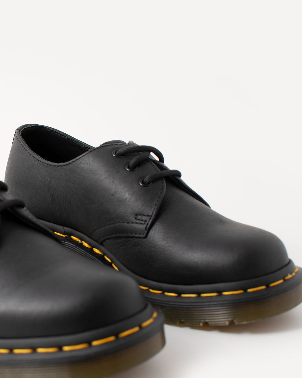 Bei PICK UP in Düsseldorf findest Du Dr. Martens, 1461 Black Virginia  und viel mehr von Dr. Martens