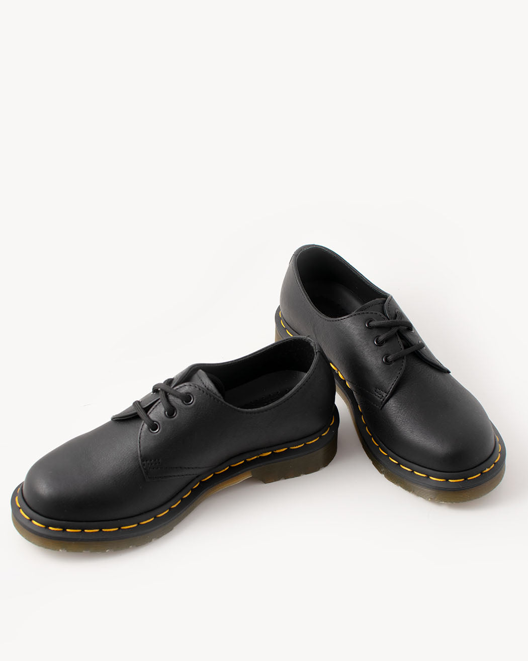 Bei PICK UP in Düsseldorf findest Du Dr. Martens, 1461 Black Virginia  und viel mehr von Dr. Martens
