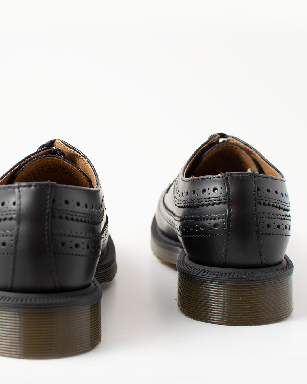 Bei PICK UP in Düsseldorf findest Du Dr. Martens, 3989 Black Smooth und viel mehr von Dr. Martens