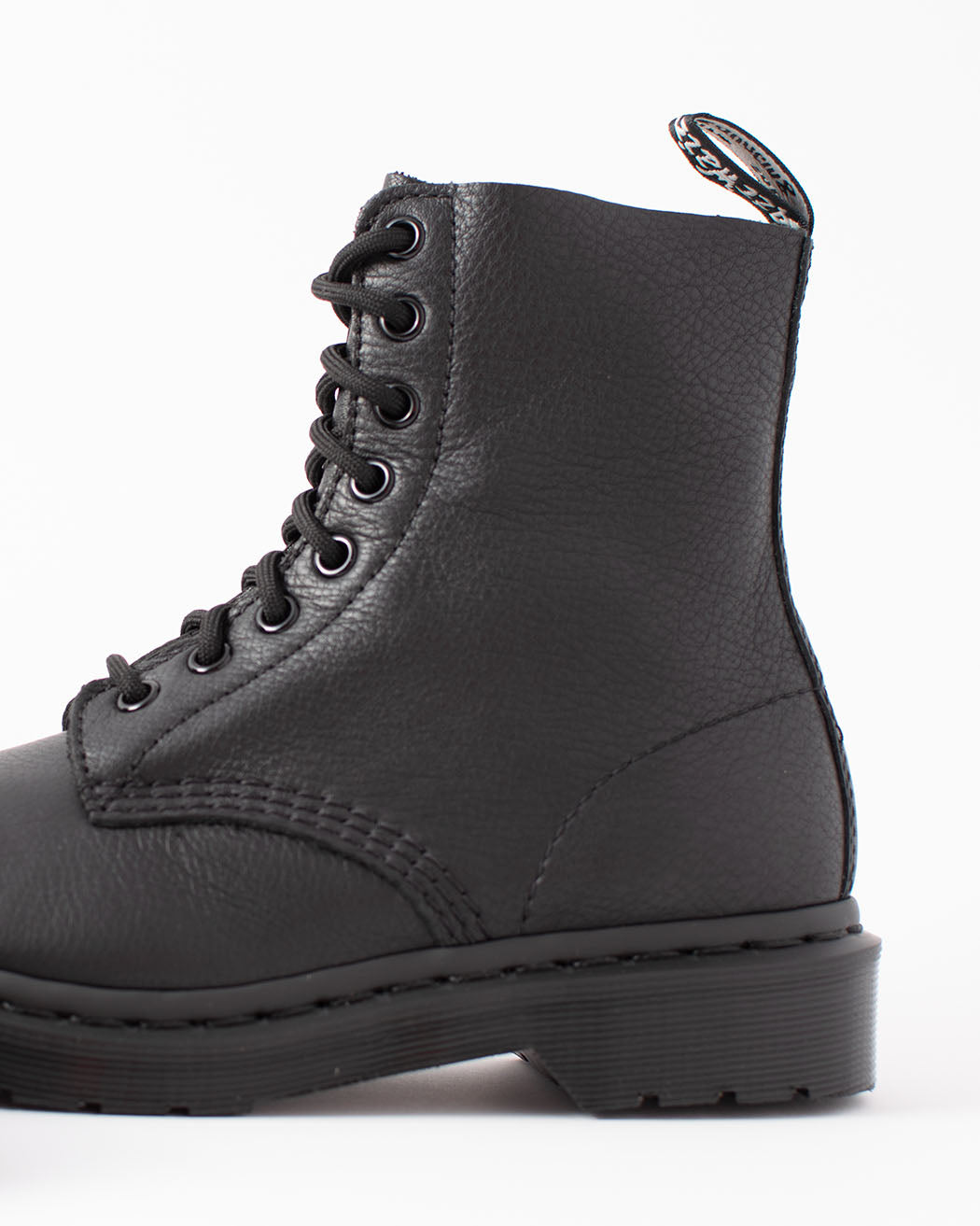 Bei PICK UP in Düsseldorf findest Du Dr. Martens, Pascal MONO Virginia Black  und viel mehr von Dr. Martens