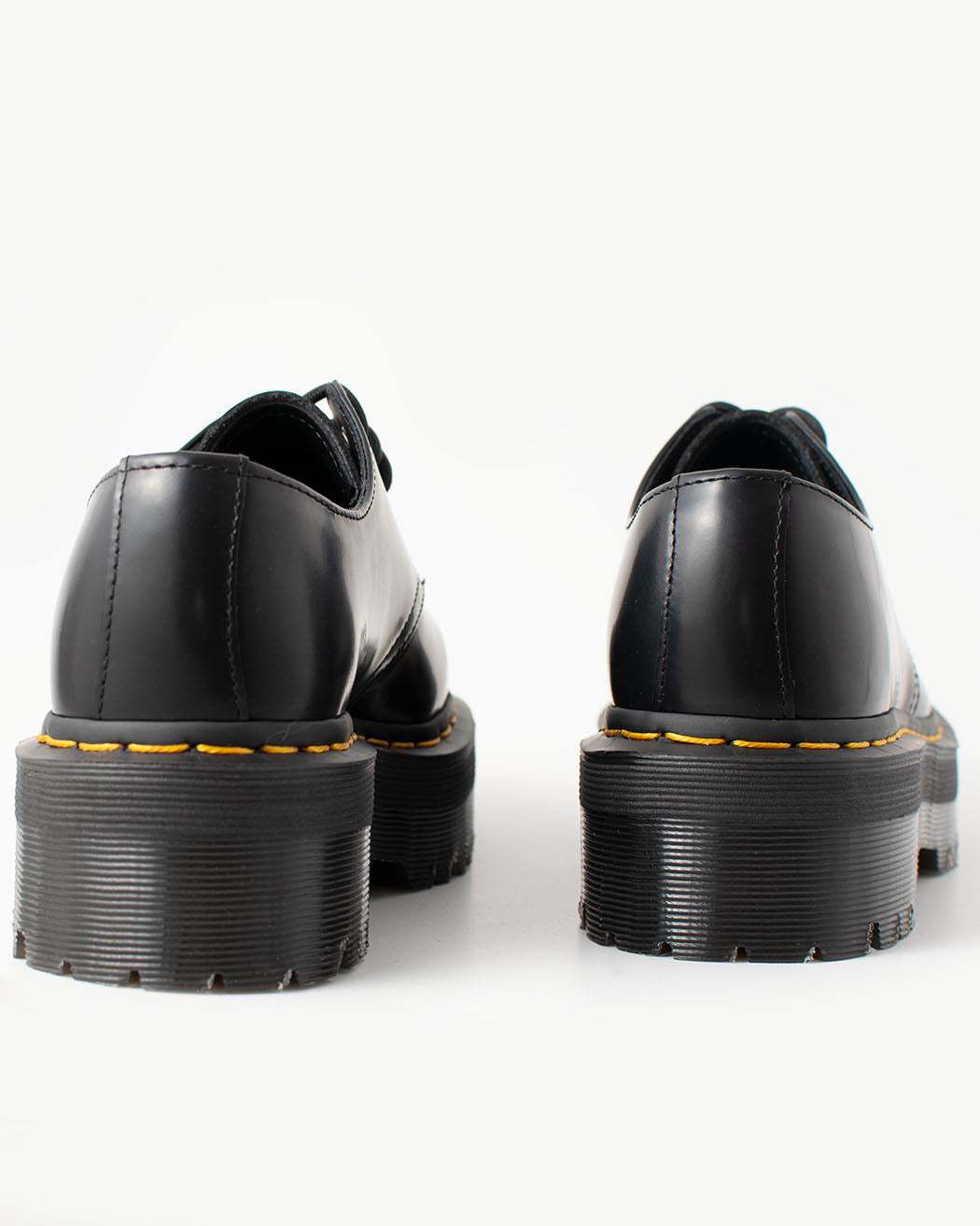 Bei PICK UP in Düsseldorf findest Du Dr. Martens, 1461 QUAD Black Polished Smooth  und viel mehr von Dr. Martens