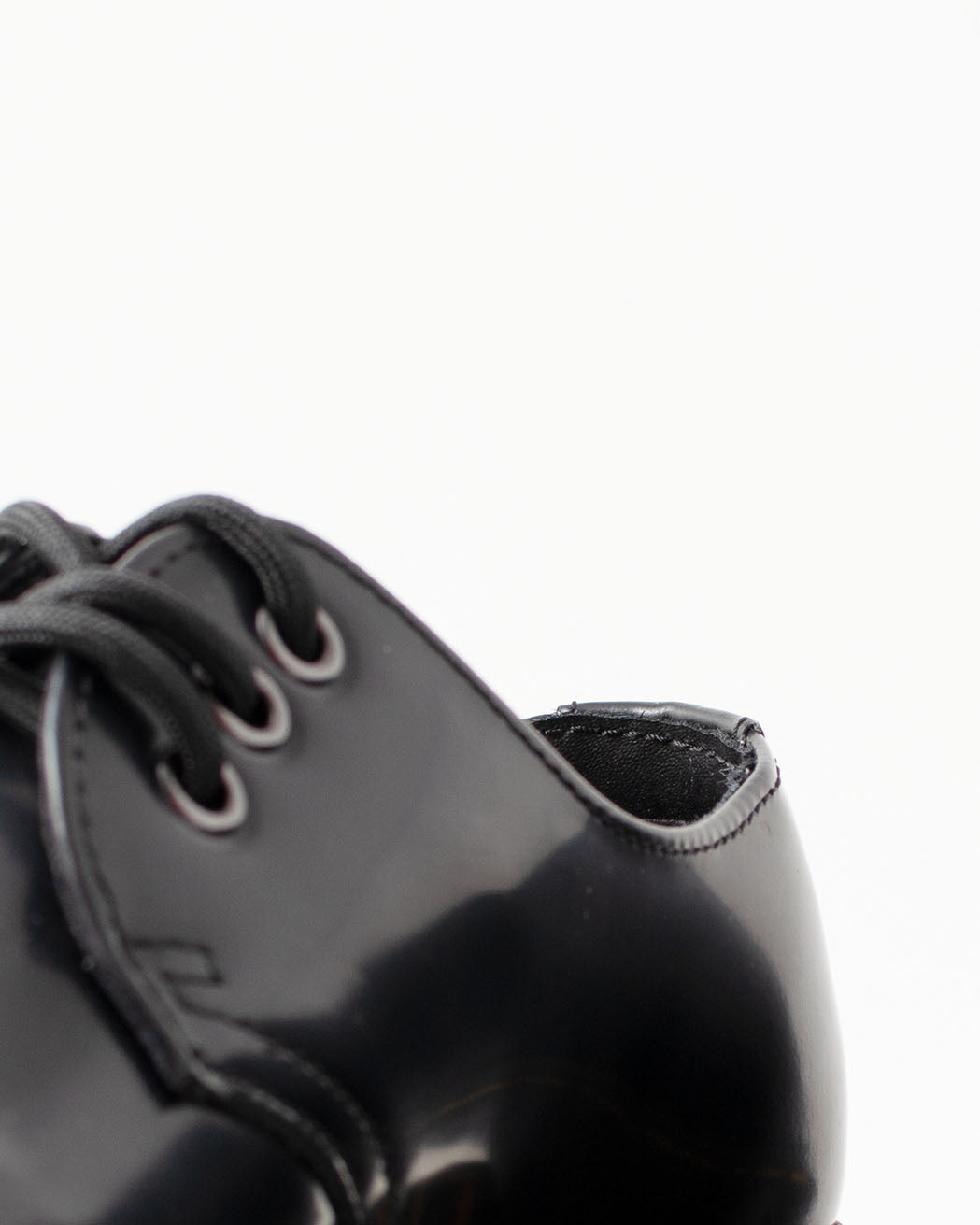Bei PICK UP in Düsseldorf findest Du Dr. Martens, 1461 QUAD Black Polished Smooth  und viel mehr von Dr. Martens