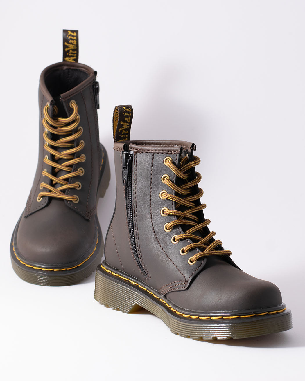 Bei PICK UP in Düsseldorf findest Du Dr. Martens, 1460 J GAUCHO SPLIT WILDHORSE und viel mehr von Dr. Martens