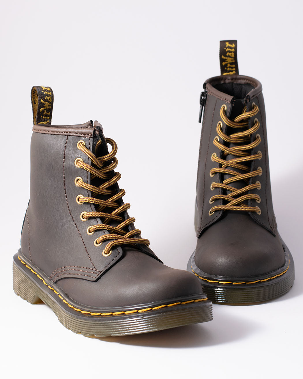 Bei PICK UP in Düsseldorf findest Du Dr. Martens, 1460 J GAUCHO SPLIT WILDHORSE und viel mehr von Dr. Martens