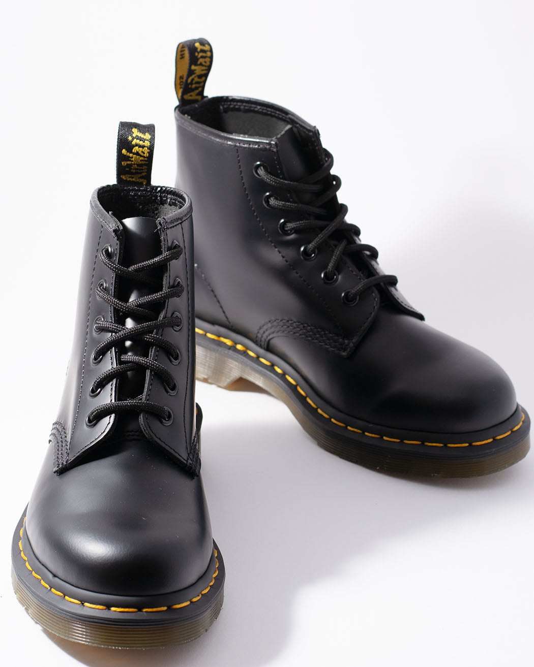 Bei PICK UP in Düsseldorf findest Du Dr. Martens, 101 YS, Black Smooth  und viel mehr von Dr. Martens