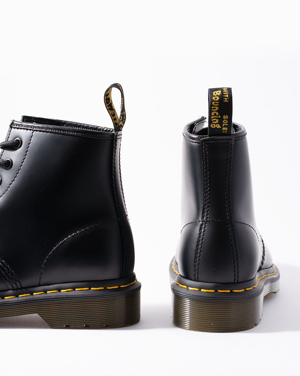 Bei PICK UP in Düsseldorf findest Du Dr. Martens, 101 YS, Black Smooth  und viel mehr von Dr. Martens