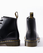 Bei PICK UP in Düsseldorf findest Du Dr. Martens, 101 YS, Black Smooth  und viel mehr von Dr. Martens