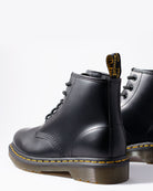 Bei PICK UP in Düsseldorf findest Du Dr. Martens, 101 YS, Black Smooth  und viel mehr von Dr. Martens