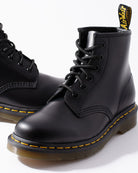 Bei PICK UP in Düsseldorf findest Du Dr. Martens, 101 YS, Black Smooth  und viel mehr von Dr. Martens