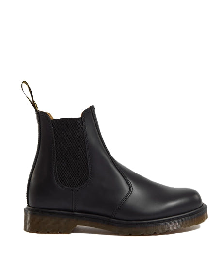 Bei PICK UP in Düsseldorf findest Du Dr. Martens, 2976 Black Smooth  und viel mehr von Dr. Martens