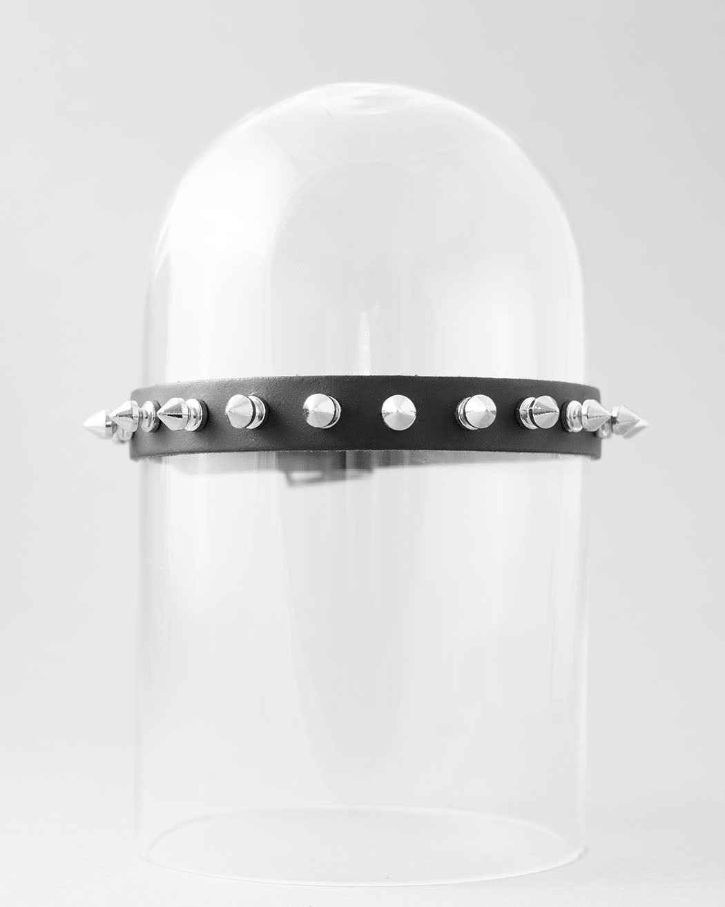 Bei PICK UP in Düsseldorf findest Du 1 Row Screw Spike Neckband, NB28 und viel mehr von Stylex