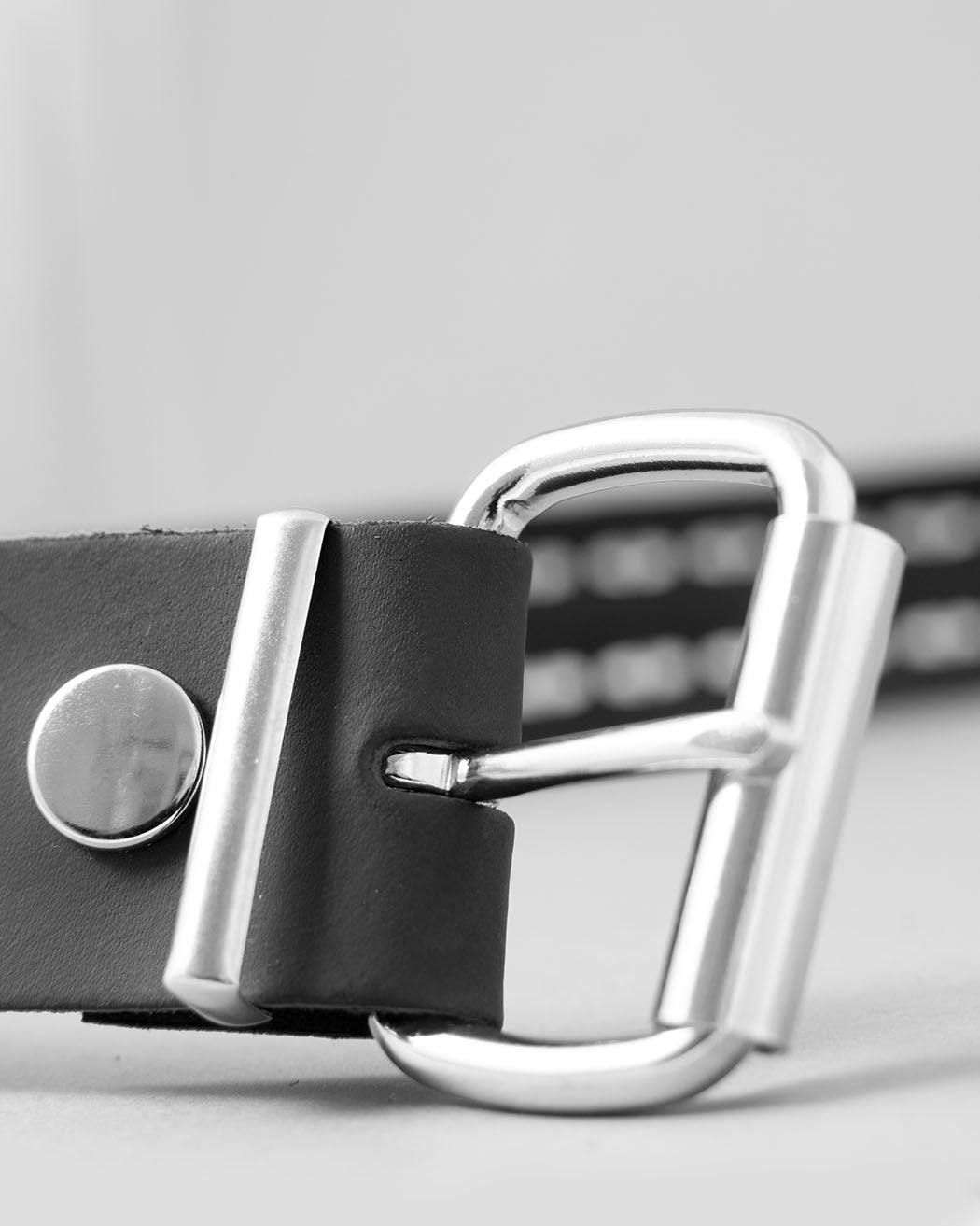 Bei PICK UP in Düsseldorf findest Du 2 Row Pyramid Belt, B22  und viel mehr von Stylex