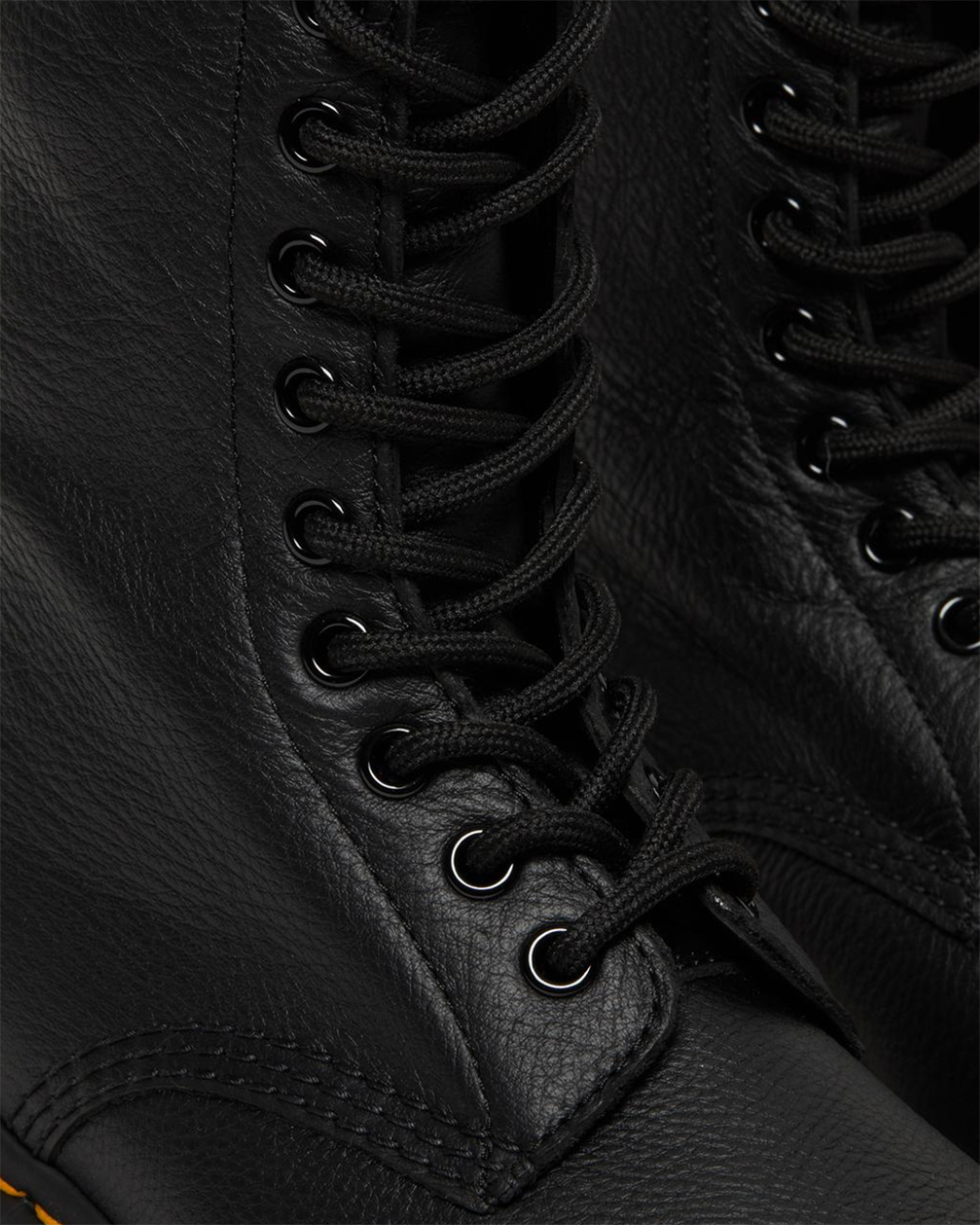 Bei PICK UP in Düsseldorf findest Du Dr. Martens, 1490 Black Virginia  und viel mehr von Dr. Martens