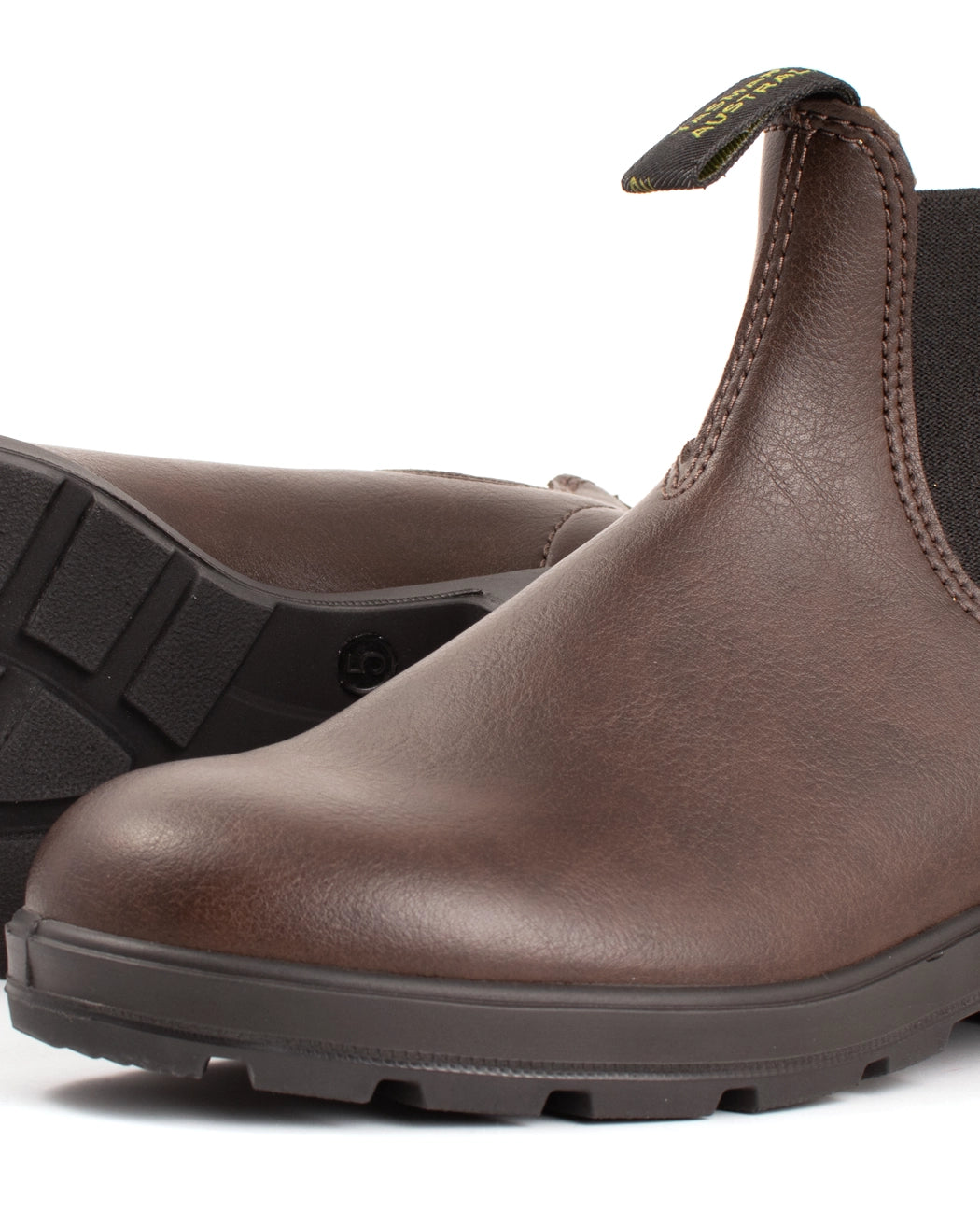 Bei PICK UP in Düsseldorf findest Du Blundstone, #2116 Vegan Brown  und viel mehr von Blundstone